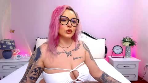 Snapshot of foxxyclarise chatting on April 2026 05:08:02 PM Clarise online show from April 2026 05:08:02 PM