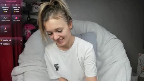 Foxy online show from February 2025 03:23:02 AM