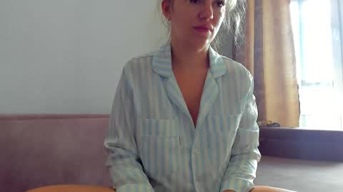Foxy online show from May 2026 02:40:01 AM