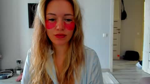 Foxy online show from May 2026 04:18:02 AM