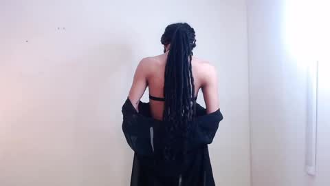 Ella online show from October 2025 03:44:02 PM