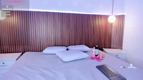 foxy_kylie online show from February 2026 08:01:02 PM