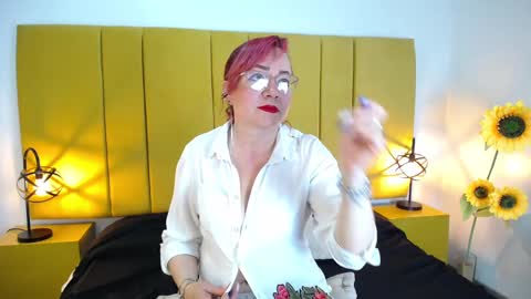 Foxy miilf online show from September 2025 01:22:02 PM