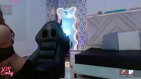 Foxy online show from February 2026 07:20:02 PM