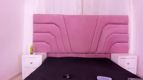 foxyhillx online show from June 2026 10:52:01 PM