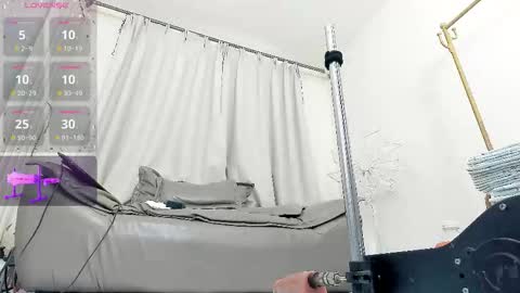 yiyi online show from January 2026 07:58:02 AM