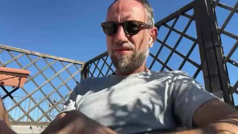 Snapshot of fra___ chatting on October 2025 09:35:02 AM fra___ online show from October 2025 09:35:02 AM