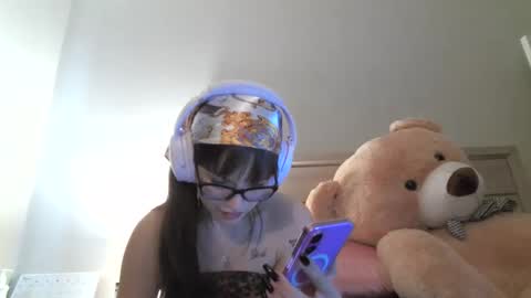 Snapshot of fragilemasochist chatting on March 2026 09:32:02 PM Angel online show from March 2026 09:32:02 PM