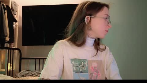 fran_bow online show from April 2026 06:41:01 PM