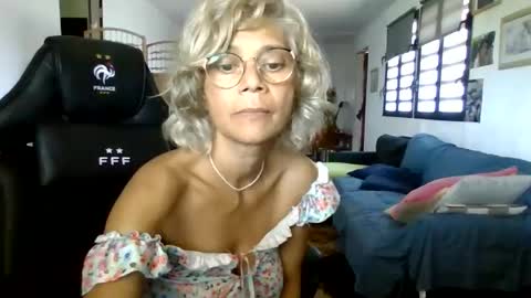 francelune online show from January 2025 07:21:01 AM