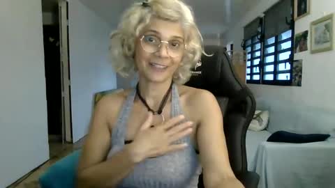 francelune online show from February 2025 02:35:02 PM