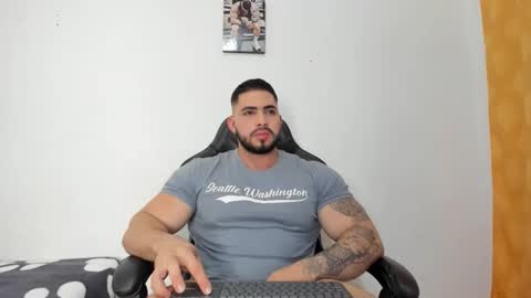 frank_foxx1 online show from November 2025 02:43:02 AM