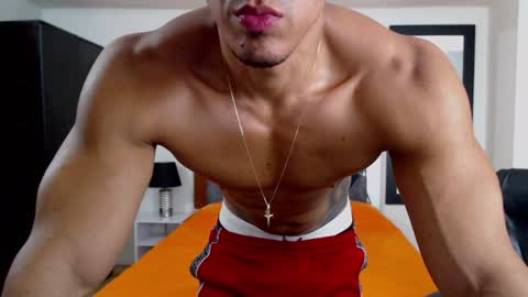 Snapshot of frank_heaven_shore chatting on January 2025 03:57:02 AM Frank online show from January 2025 03:57:02 AM