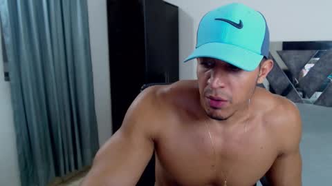 Snapshot of frank_heaven_shore chatting on February 2025 04:09:02 AM Frank online show from February 2025 04:09:02 AM