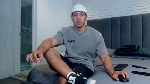 Snapshot of frank_heaven_shore chatting on February 2025 02:51:02 AM Frank online show from February 2025 02:51:02 AM