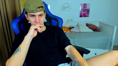 Frank online show from October 2025 04:43:02 AM