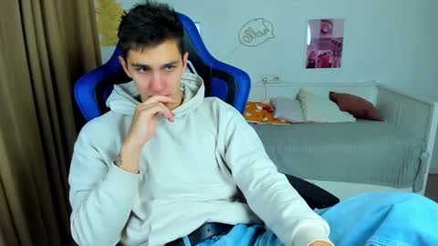 Frank online show from October 2025 04:48:01 AM