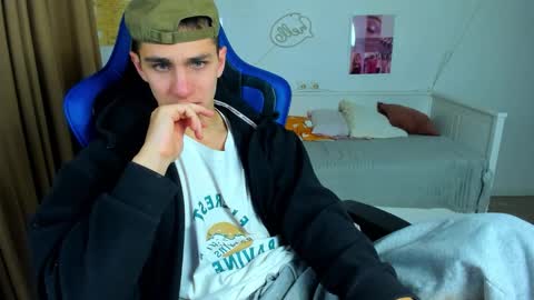 Frank online show from November 2025 04:44:02 AM