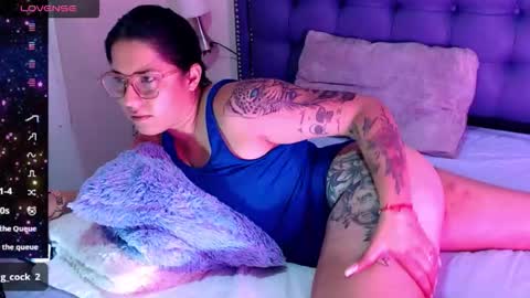 Snapshot of franysteell chatting on November 2025 01:42:01 AM FRANY STEELL online show from November 2025 01:42:01 AM