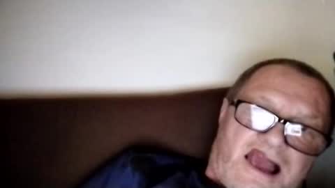 Snapshot of frauenfeind1 chatting on October 2025 01:56:01 PM Wolfi online show from October 2025 01:56:01 PM