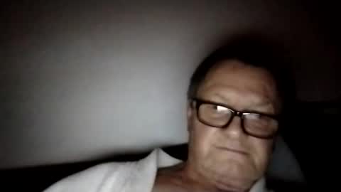 Snapshot of frauenfeind1 chatting on December 2025 05:29:01 PM Wolfi online show from December 2025 05:29:01 PM