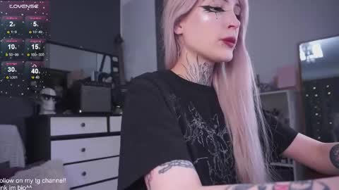 Snapshot of fraulein_mooon chatting on September 2025 07:38:01 PM Asya UwU online show from September 2025 07:38:01 PM