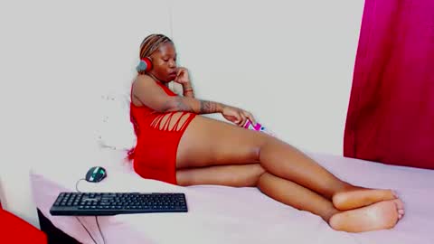 FreakyScarlet00 online show from October 2025 06:09:02 PM