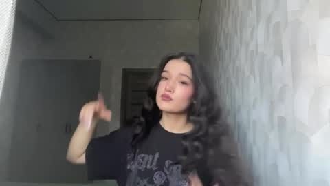 Mia online show from June 2026 05:08:01 AM