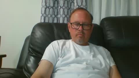 Snapshot of freddieknuck chatting on April 2026 05:34:02 AM Just Fred online show from April 2026 05:34:02 AM