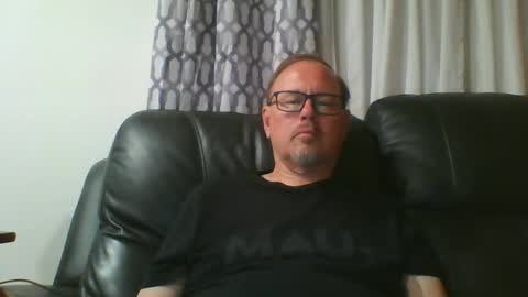 Snapshot of freddieknuck chatting on April 2026 06:08:01 AM Just Fred online show from April 2026 06:08:01 AM