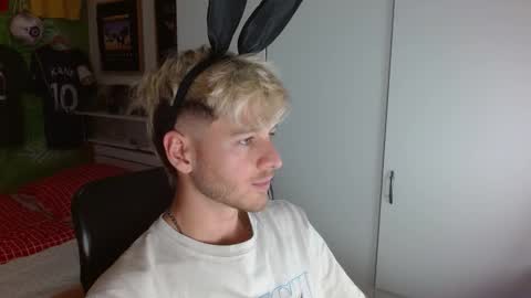 Snapshot of freddy_star chatting on October 2025 02:07:01 PM Frederick Perin online show from October 2025 02:07:01 PM