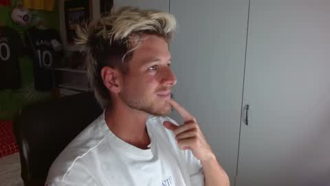 Snapshot of freddy_star chatting on November 2025 09:52:02 PM Frederick Perin online show from November 2025 09:52:02 PM