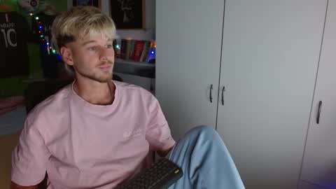 Snapshot of freddy_star chatting on November 2025 10:12:01 PM Frederick Perin online show from November 2025 10:12:01 PM