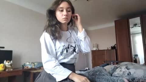 Mia online show from October 2025 11:40:02 AM