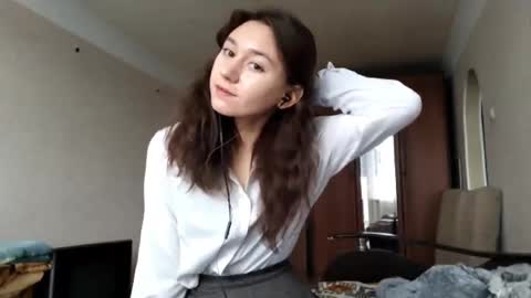 Mia online show from October 2025 09:12:01 AM