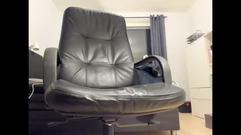 Snapshot of fredrik386959 chatting on January 2025 05:15:02 PM Fredrik online show from January 2025 05:15:02 PM