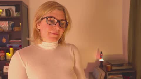 Snapshot of french_devotion chatting on January 2025 08:31:01 AM Louise or Lou 3 online show from January 2025 08:31:01 AM