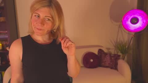 Snapshot of french_devotion chatting on February 2025 07:45:02 PM Louise or Lou 3 online show from February 2025 07:45:02 PM