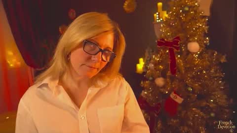 Snapshot of french_devotion chatting on December 2025 07:50:01 AM Louise or Lou 3 online show from December 2025 07:50:01 AM