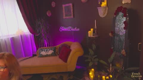 Snapshot of french_devotion chatting on January 2026 02:33:02 PM Louise or Lou 3 online show from January 2026 02:33:02 PM