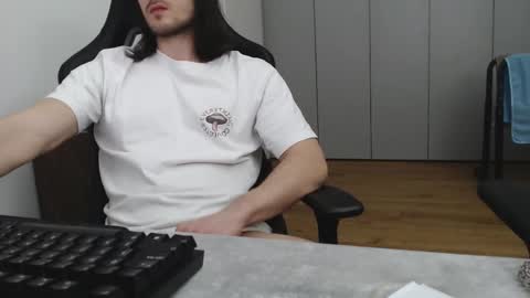 Leslie online show from February 2025 11:04:02 PM