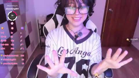 frida_lassi_ online show from April 2026 04:33:01 PM
