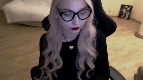 Lilith online show from October 2025 04:03:02 PM