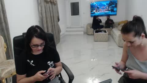 Snapshot of fuckable_one chatting on December 2024 04:29:02 PM Angelique online show from December 2024 04:29:02 PM