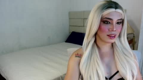 MISS NEILLY online show from November 2025 11:55:02 AM