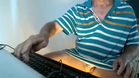 Snapshot of fullballbag chatting on December 2024 10:49:02 PM fullballbag online show from December 2024 10:49:02 PM