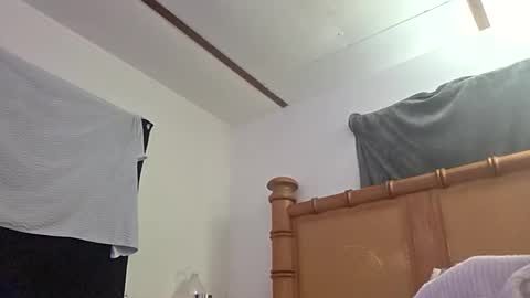 Snapshot of fulluforever chatting on December 2025 09:57:01 PM Astrid online show from December 2025 09:57:01 PM