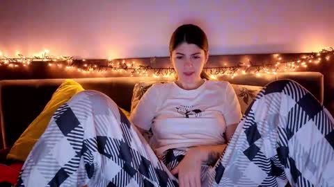 Elona  online show from February 2026 05:34:02 AM