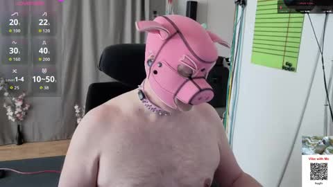 Snapshot of funnypiggy chatting on May 2026 02:47:01 PM Piggy online show from May 2026 02:47:01 PM