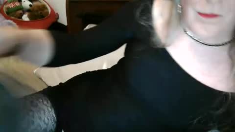 Jessie Love online show from April 2026 10:29:01 AM